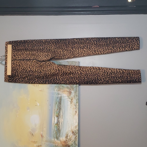 H&M leggings, stretchy pants. Leopard print leggins size small - Picture 2 of 7